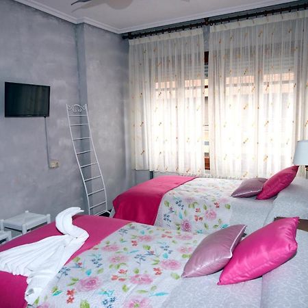 Pension Como En Casa Rincon de Soto Luaran gambar