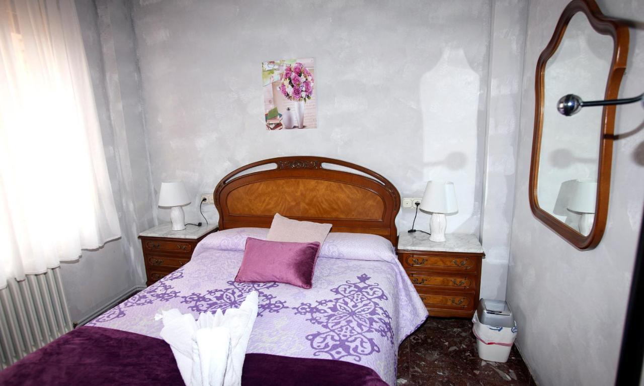 Pension Como En Casa Rincon de Soto Luaran gambar