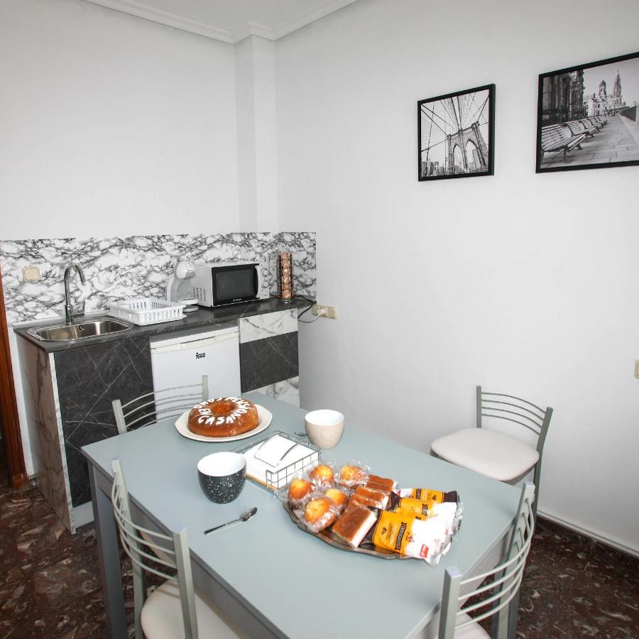 Pension Como En Casa Rincon de Soto Luaran gambar