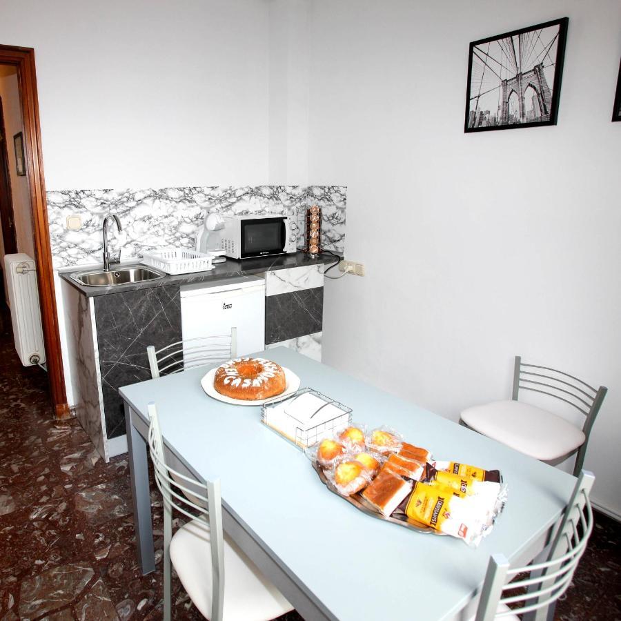 Pension Como En Casa Rincon de Soto Luaran gambar